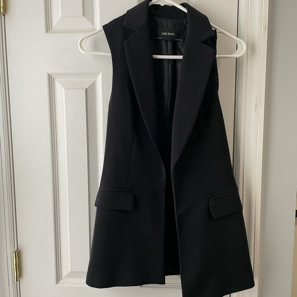 Sleeveless Chic Blazer